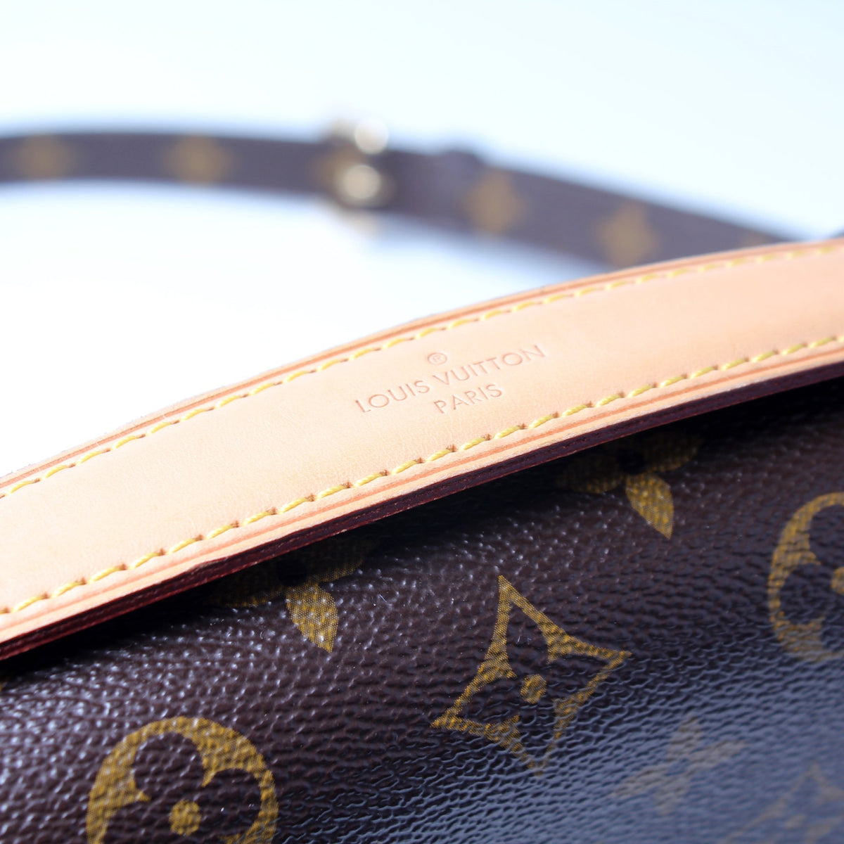 Pochette Metis Monogram