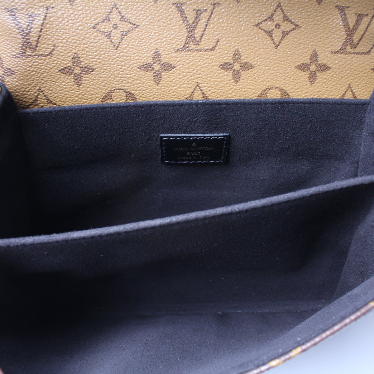 Pochette Metis Reverse Monogram