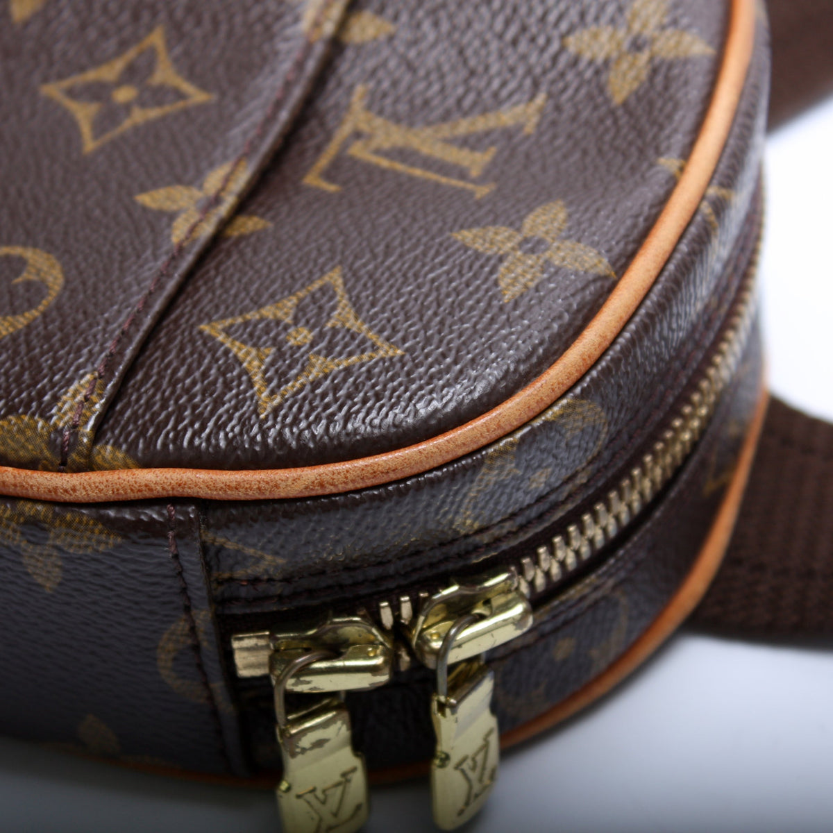 Pochette Gange Monogram
