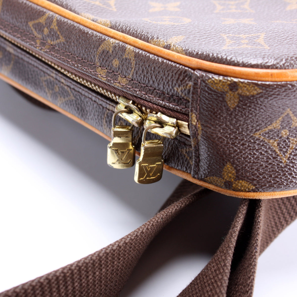Pochette Gange Monogram