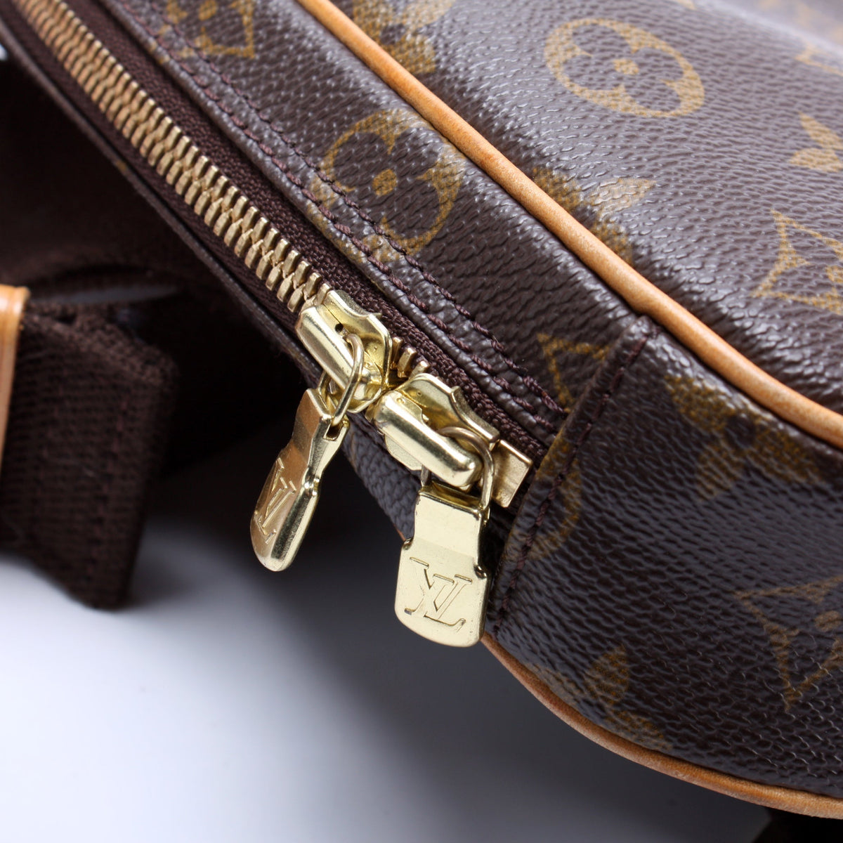 Pochette Gange Monogram