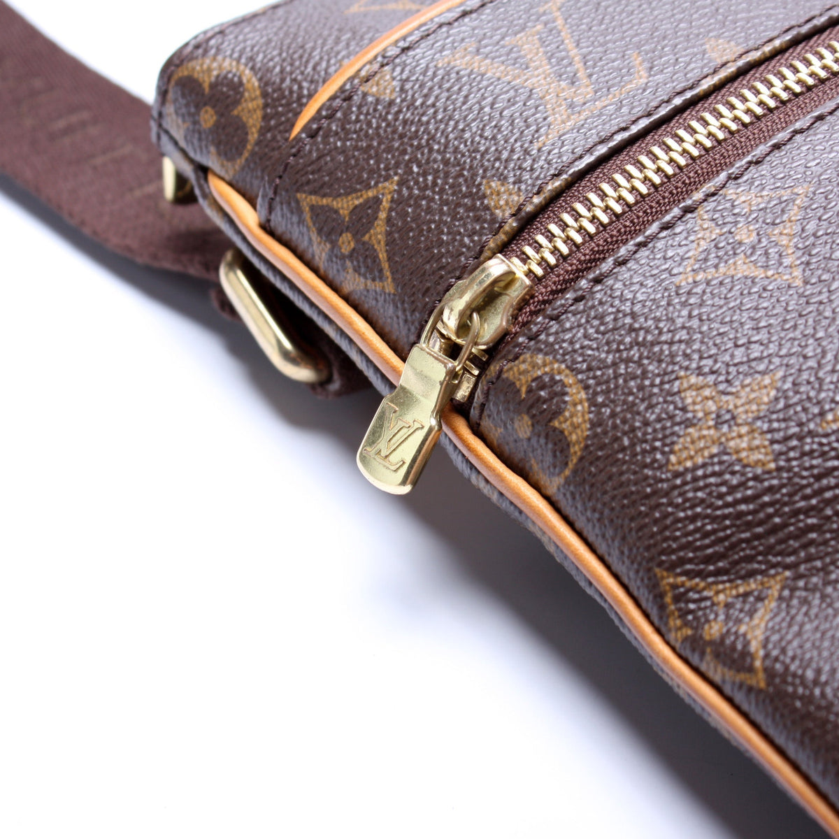 Pochette Valmy Monogram