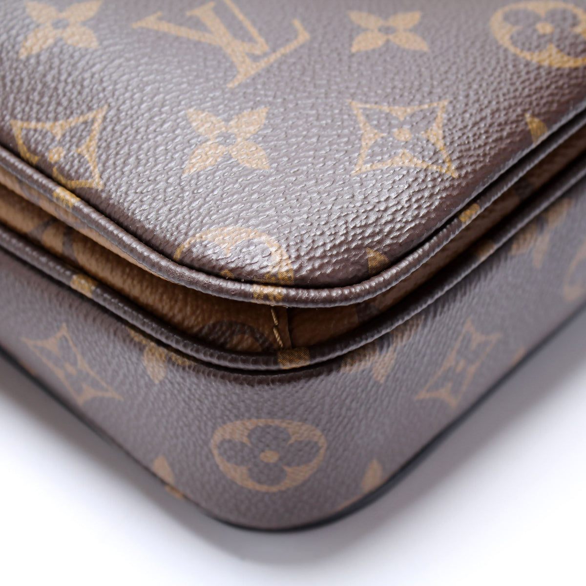 Pochette Metis Reverse Monogram