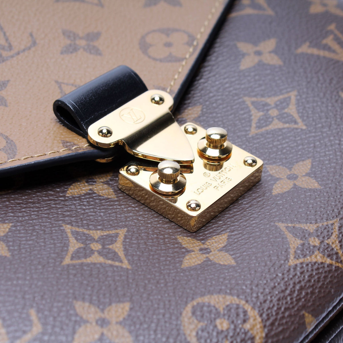 Pochette Metis Reverse Monogram
