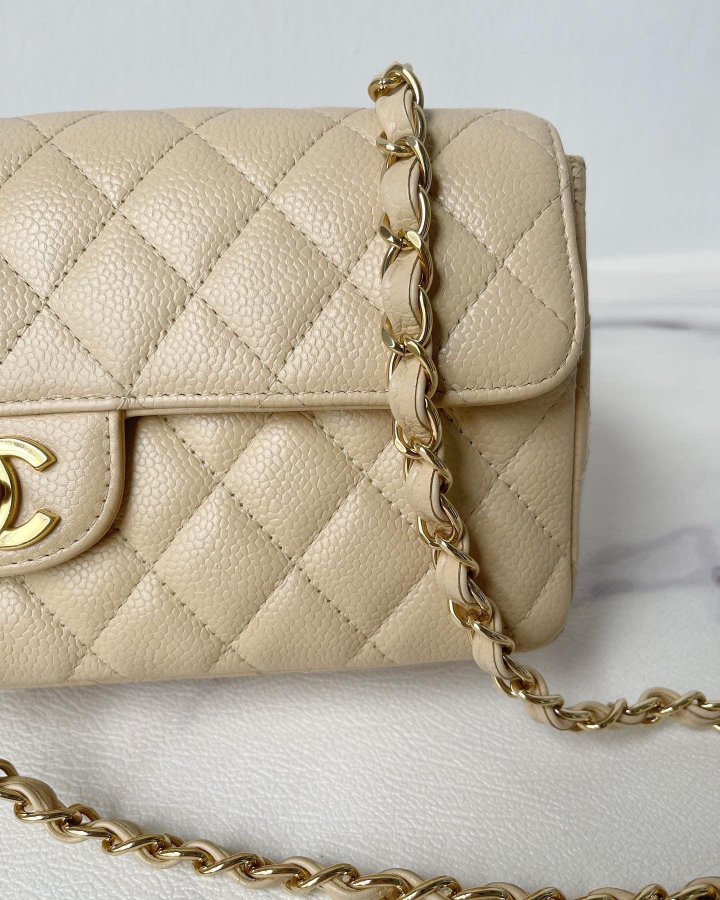 Chanel Classic Vintage Clutch East-west in Beige Color