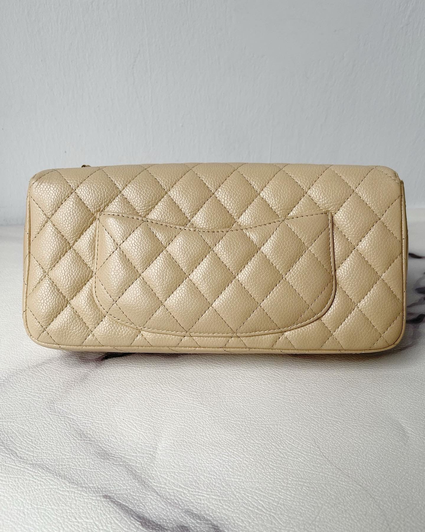 Chanel Classic Vintage Clutch East-west in Beige Color