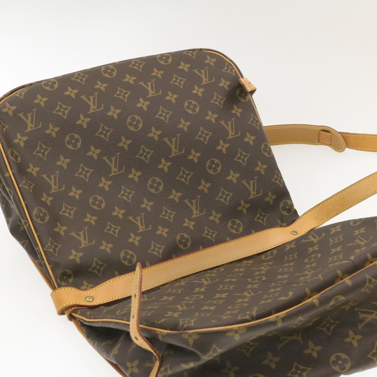 Louis Vuitton Saumur 35 Shoulder Bag