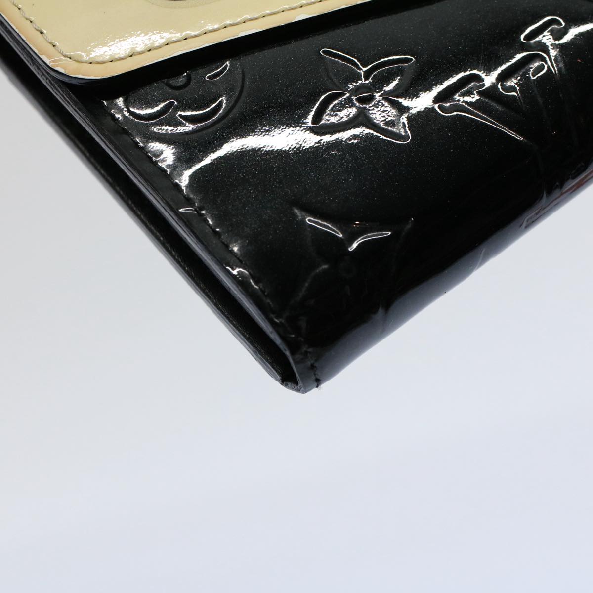 LOUIS VUITTON Sarah Wallet