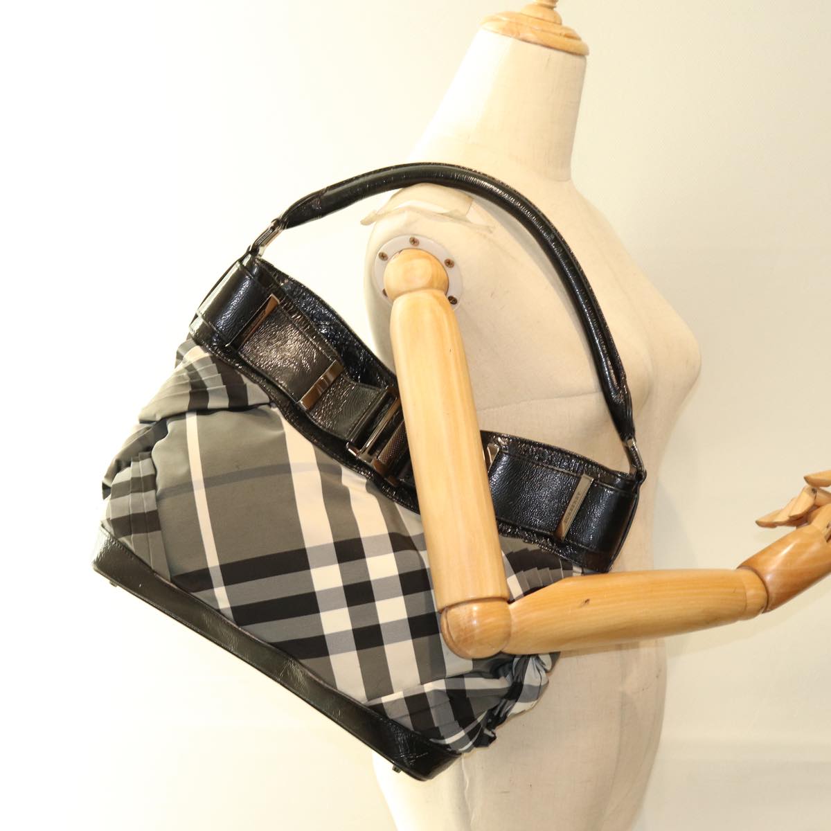 BURBERRY Nova Check Shoulder Bag