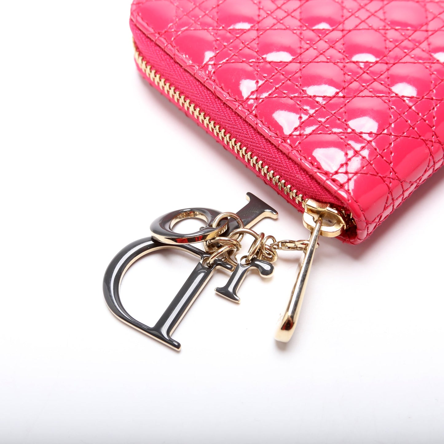 Lady Quilted Patent Zip Wallet