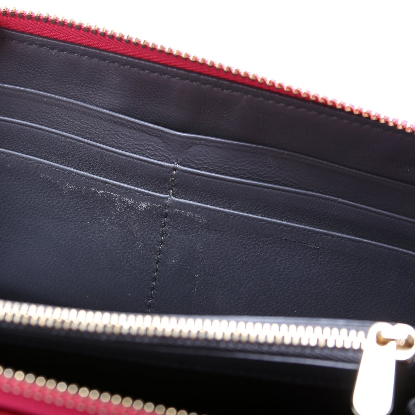 Lady Quilted Patent Zip Wallet