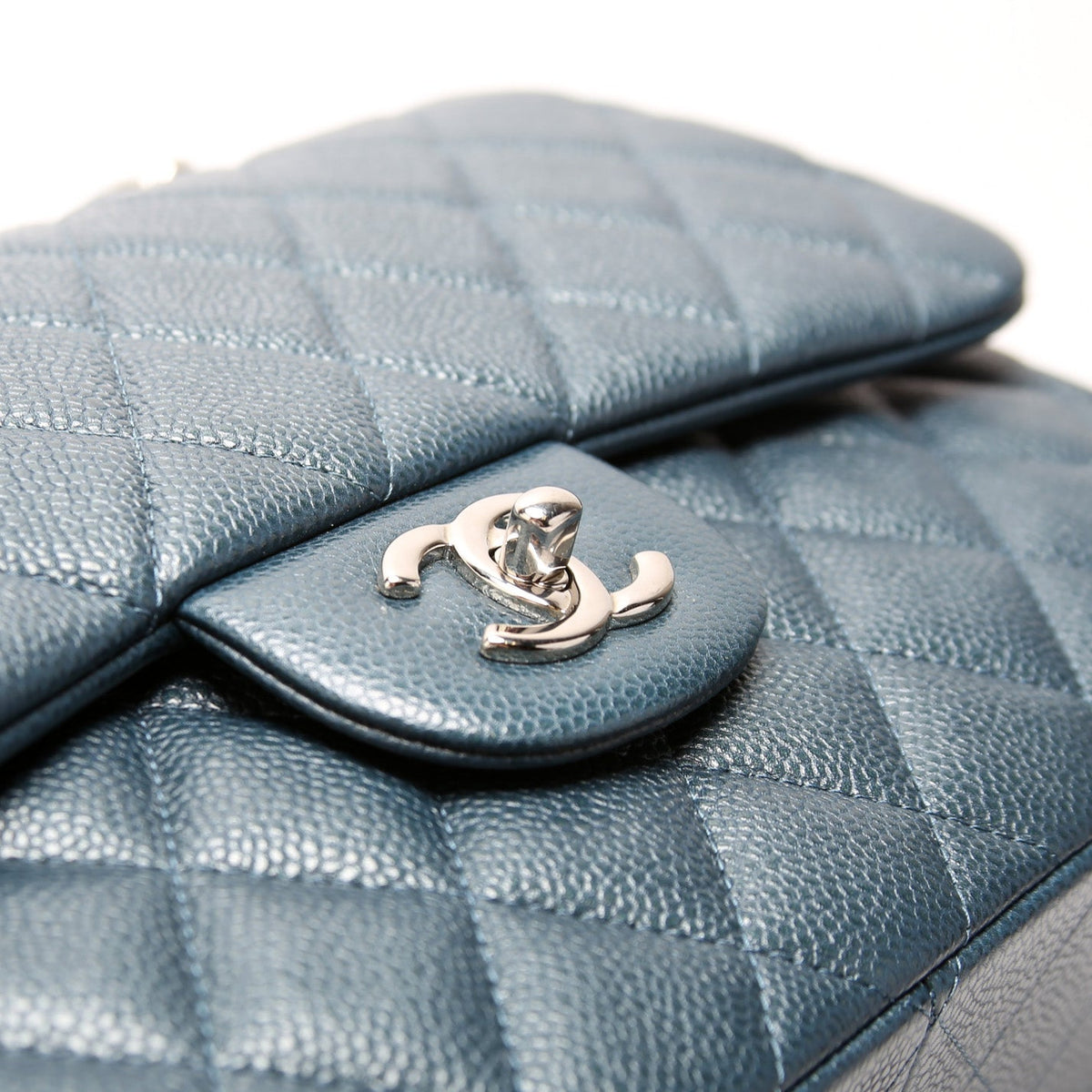 Classic Flap Jumbo Caviar 20M