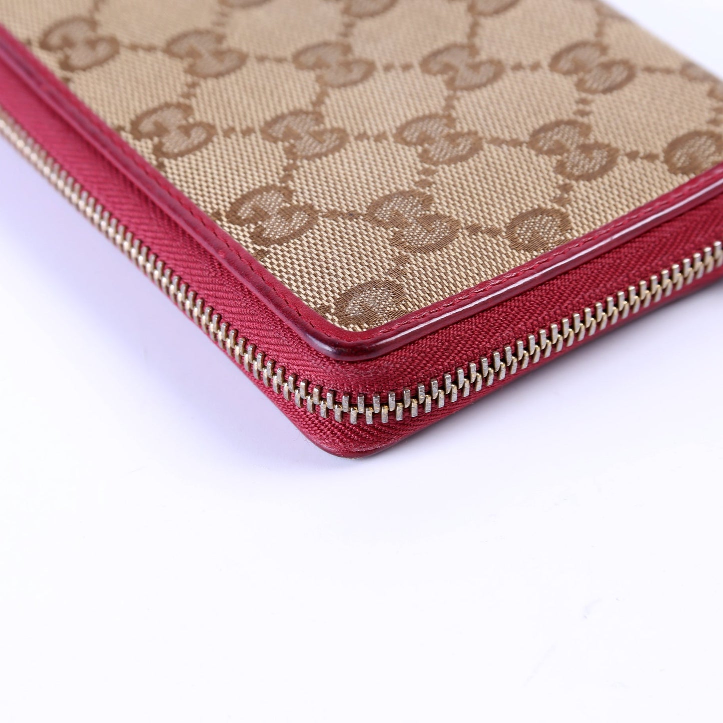 GG Canvas Interlocking G Heart Zip Wallet