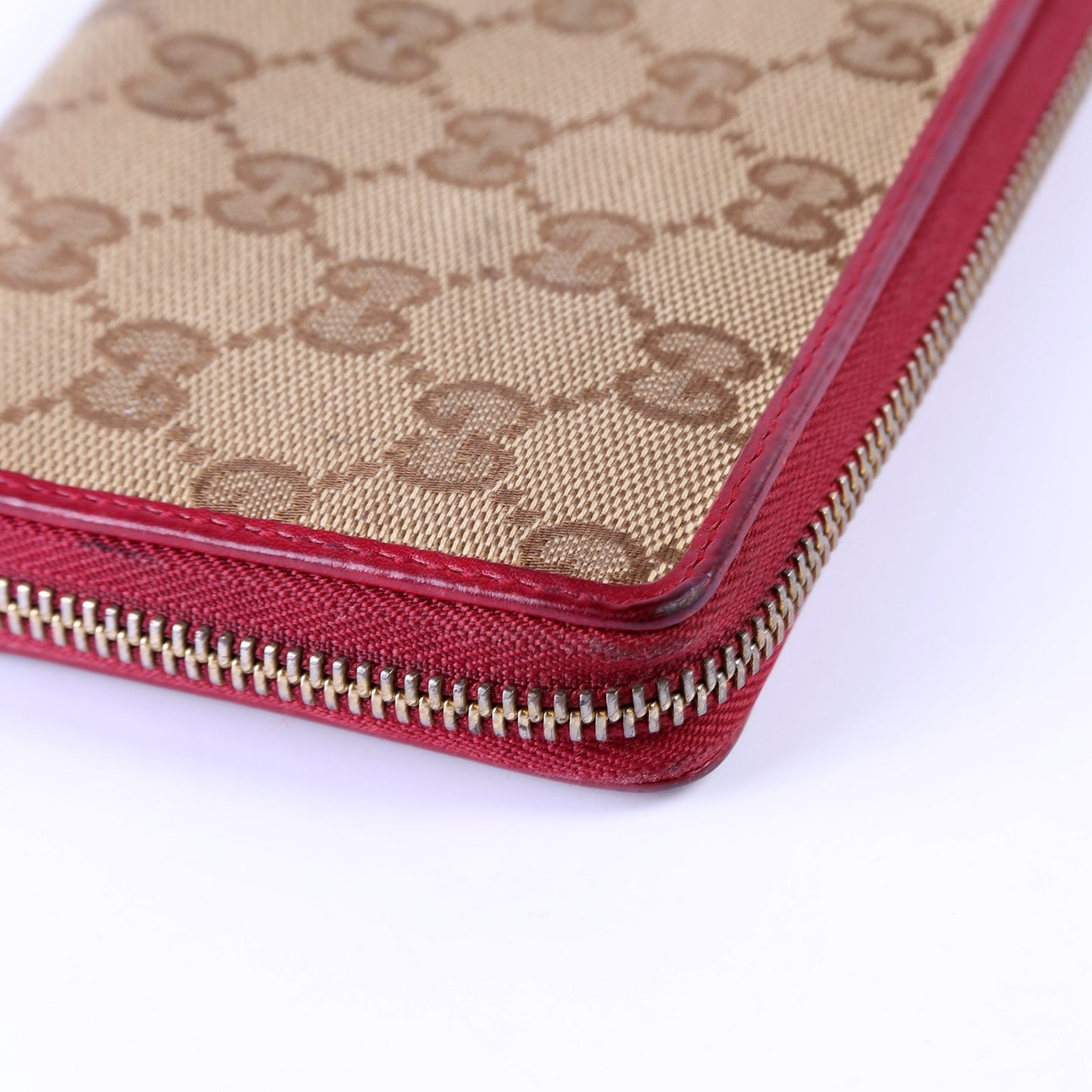 GG Canvas Interlocking G Heart Zip Wallet