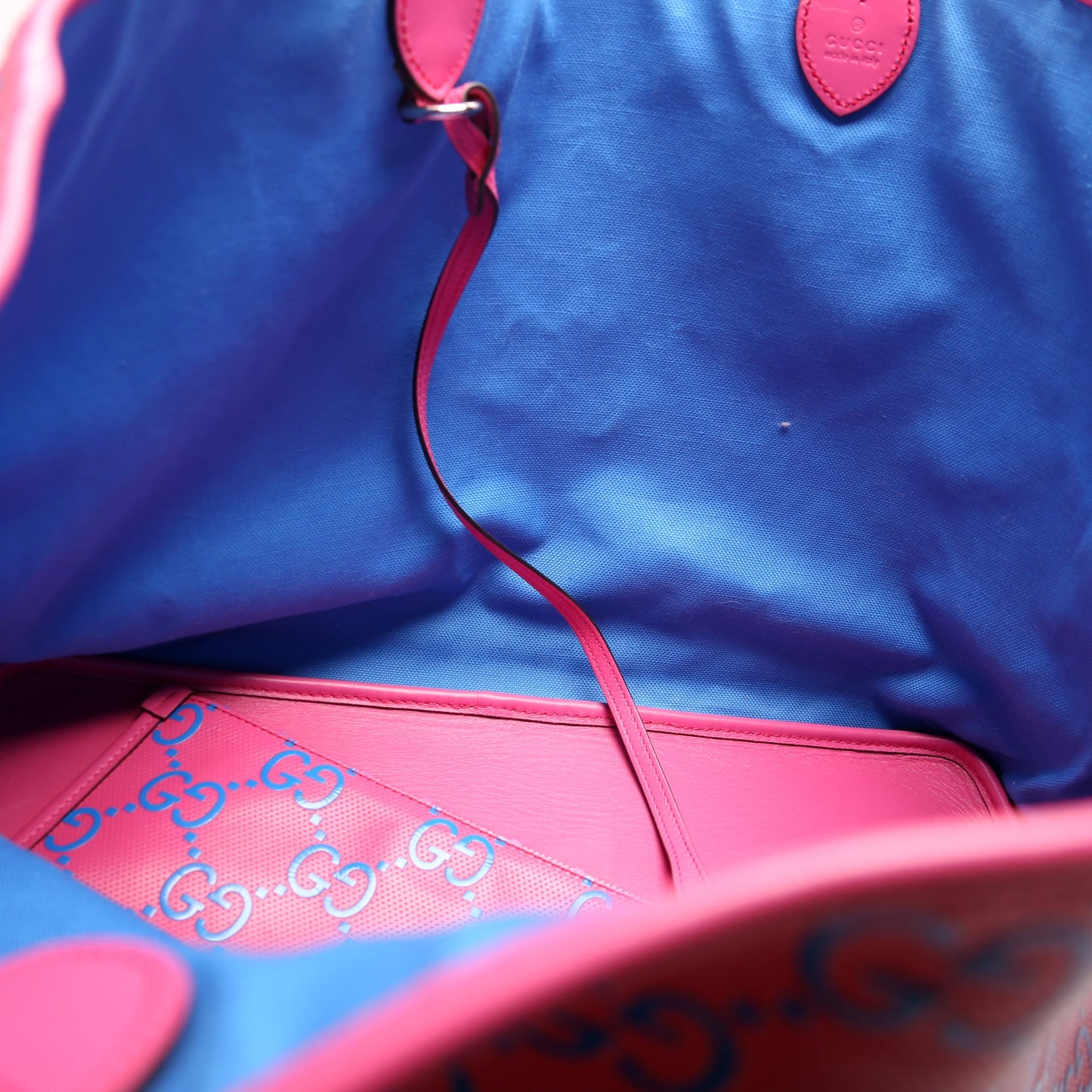 GG Embossed Tote W/Pouch Large