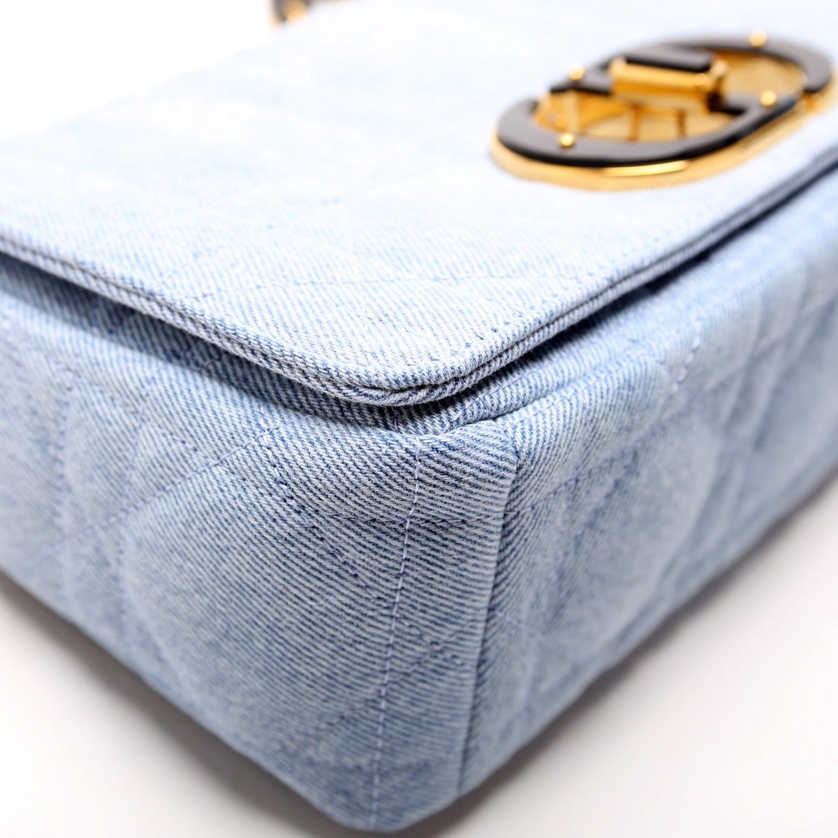 Caro Medium Denim Macrocannage Blue