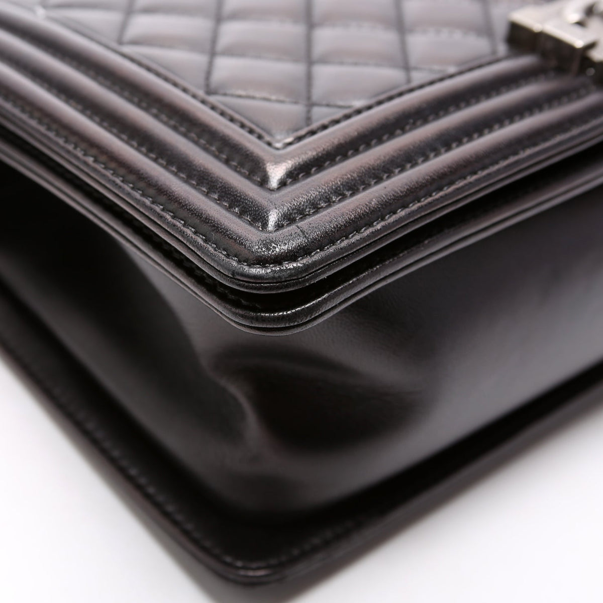 Boy Flap Medium Old Lambskin 23M Black