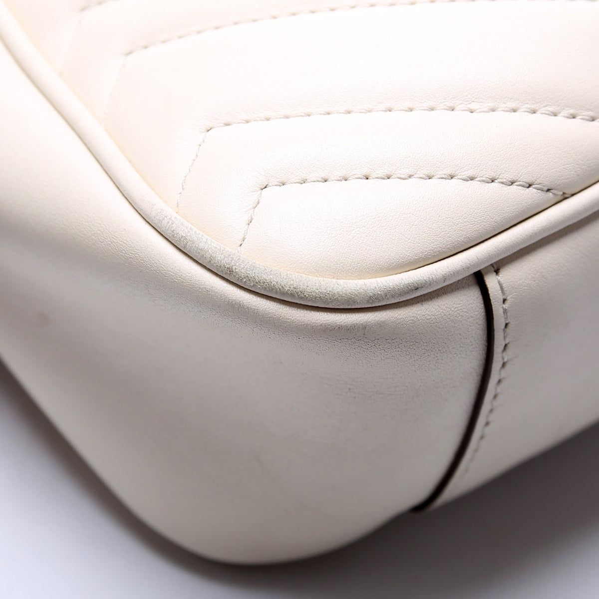 GG Marmont Medium Chain Bag Cream