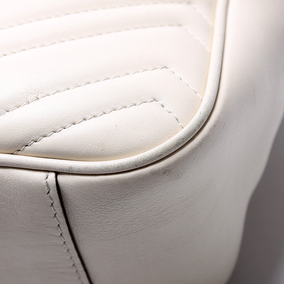 GG Marmont Medium Chain Bag Cream
