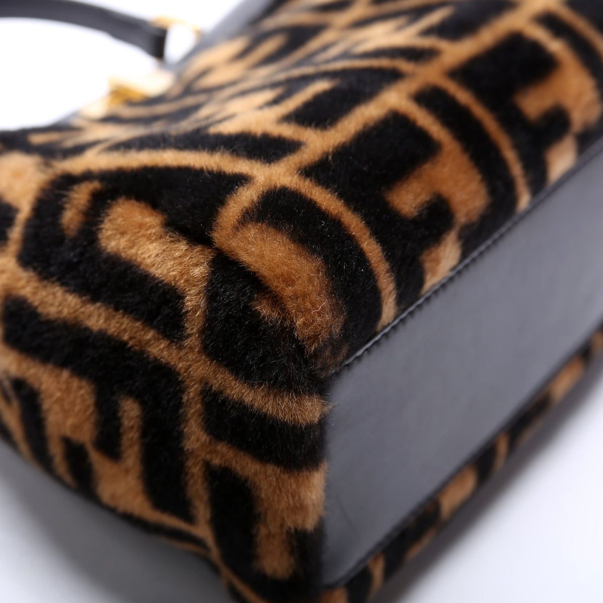 Peekaboo Mini FF Shearling 8BN244