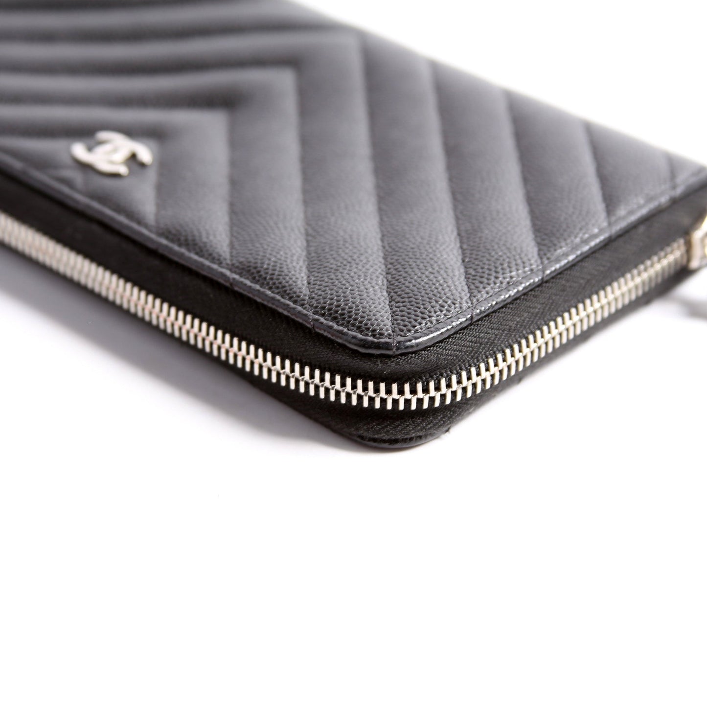 Chevron Caviar Large Gusset Zip Around Wallet 24M Black