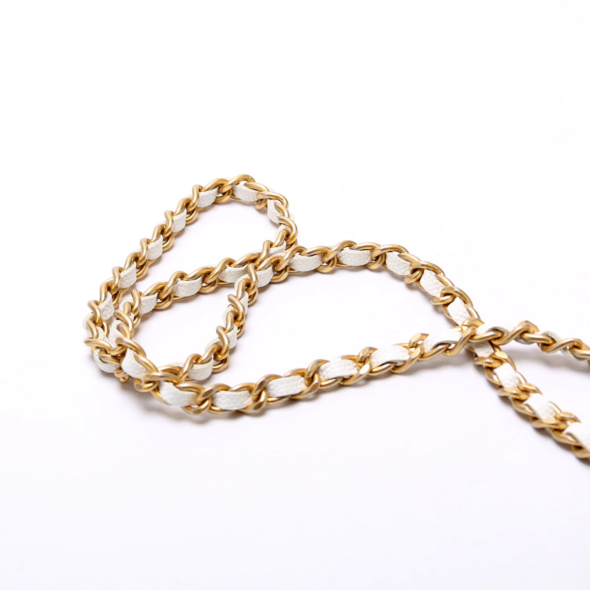 Woven Chain Top Handle Round White