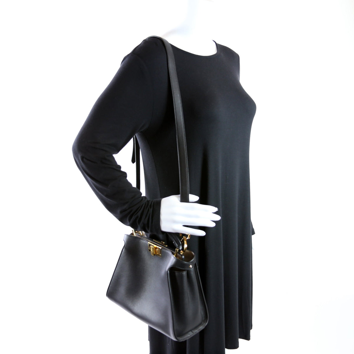 8BN302 Peekaboo Essentially Medium Calfskin Black
