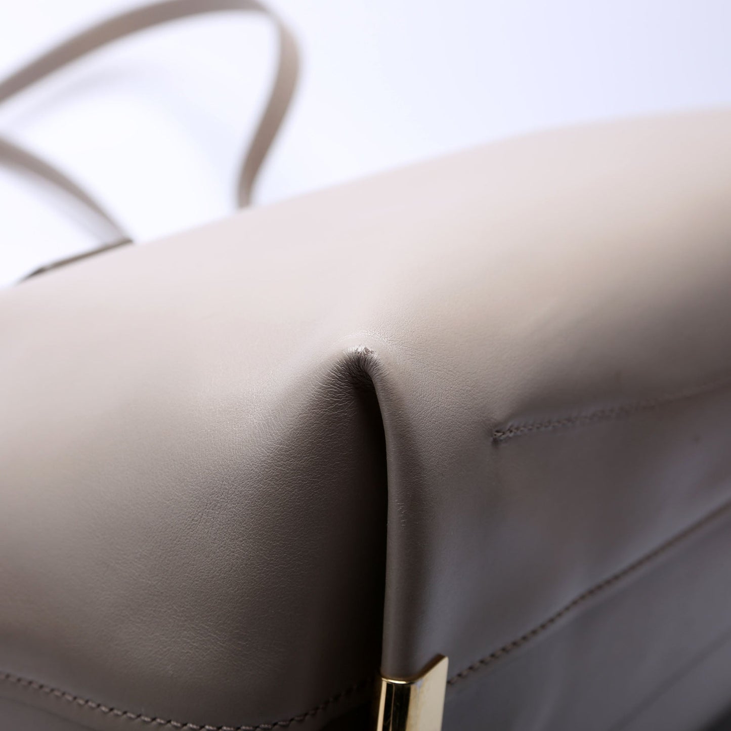 C Zipped Shopping Medium Leather Tote