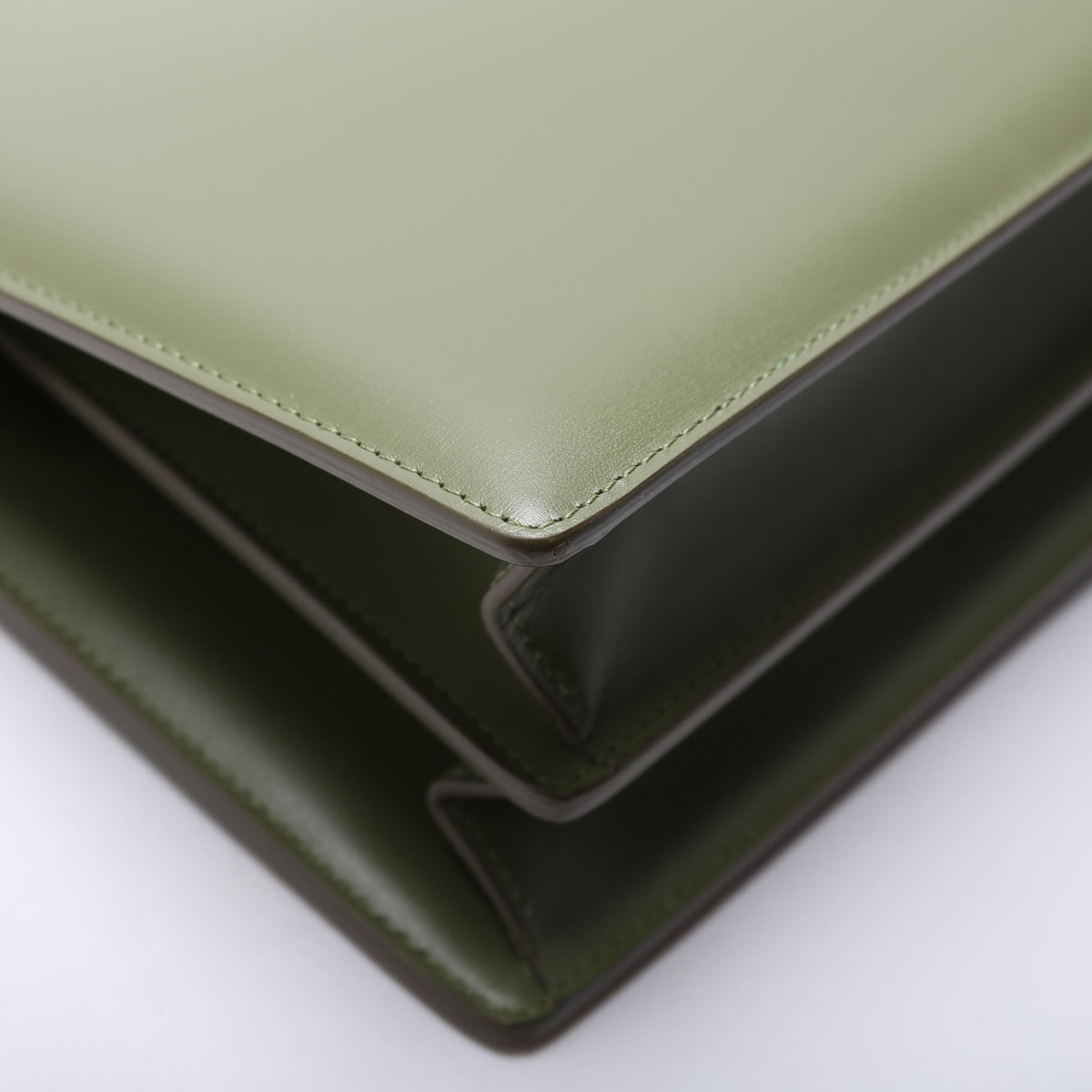 Clasp Medium Top Handle Bag Smooth Calfskin Green