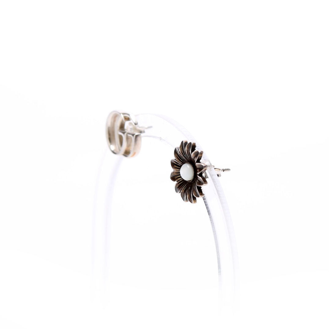 Gucci GG Mother Of Pearl Flower Stud  Earrings Silver