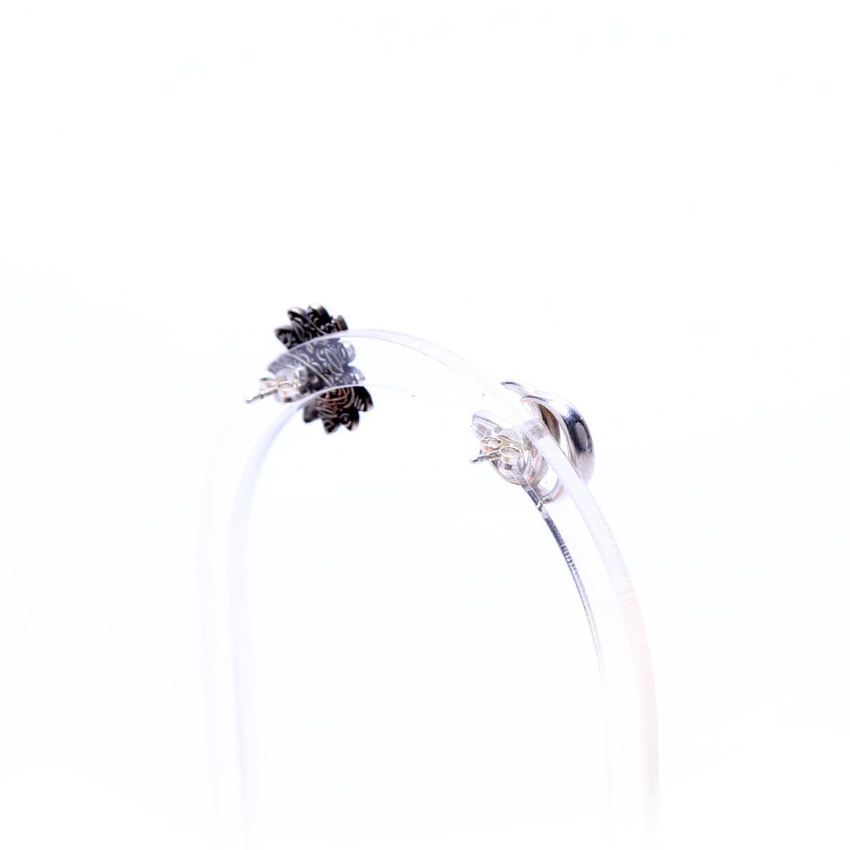 Gucci GG Mother Of Pearl Flower Stud  Earrings Silver