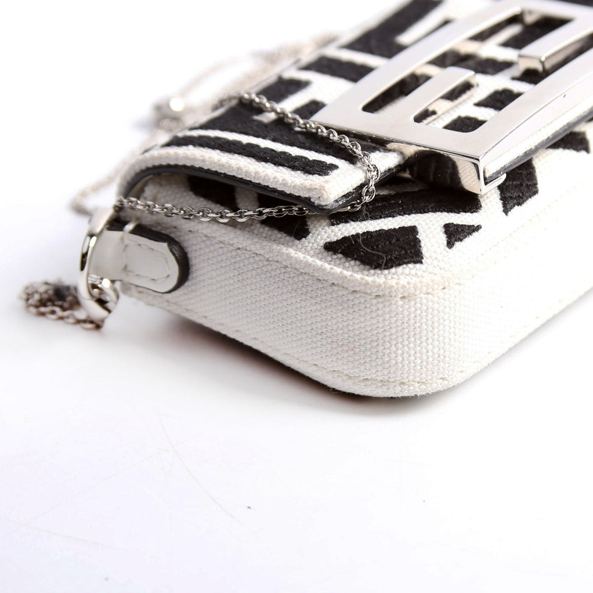 7AS045 Nano Baguette Maxi Buckle