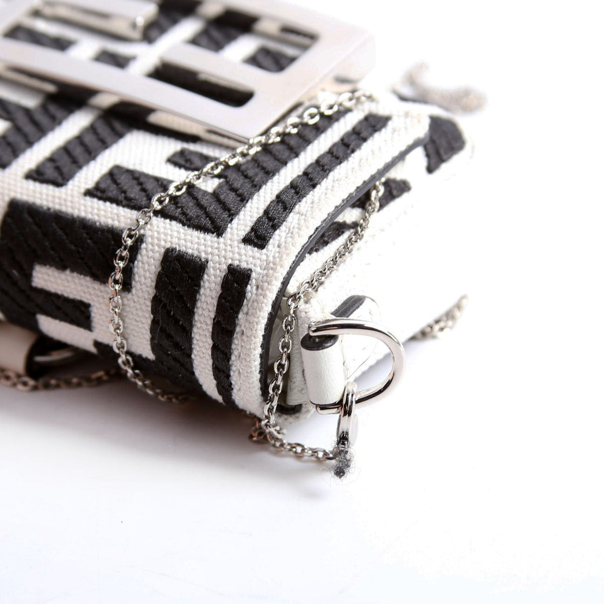 7AS045 Nano Baguette Maxi Buckle