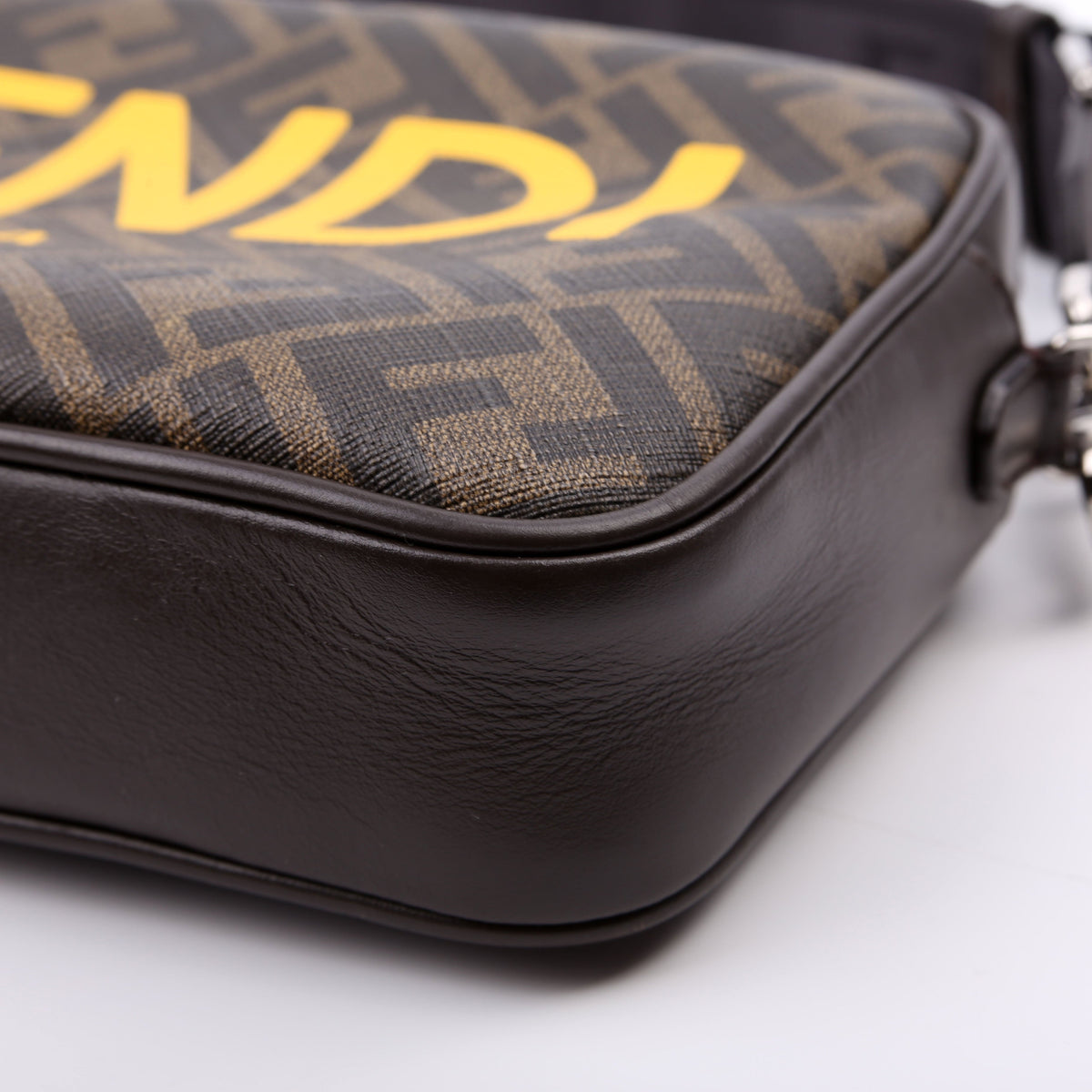 7M0286 Zucca Roma Logo/Leather Camera Case Brown