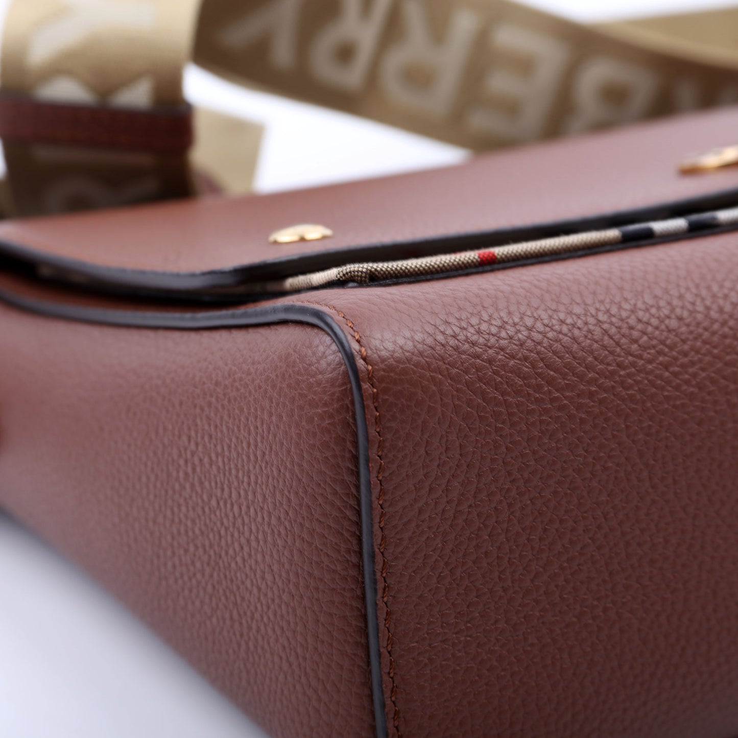 e Crossbody Vintage Check Medium Brown