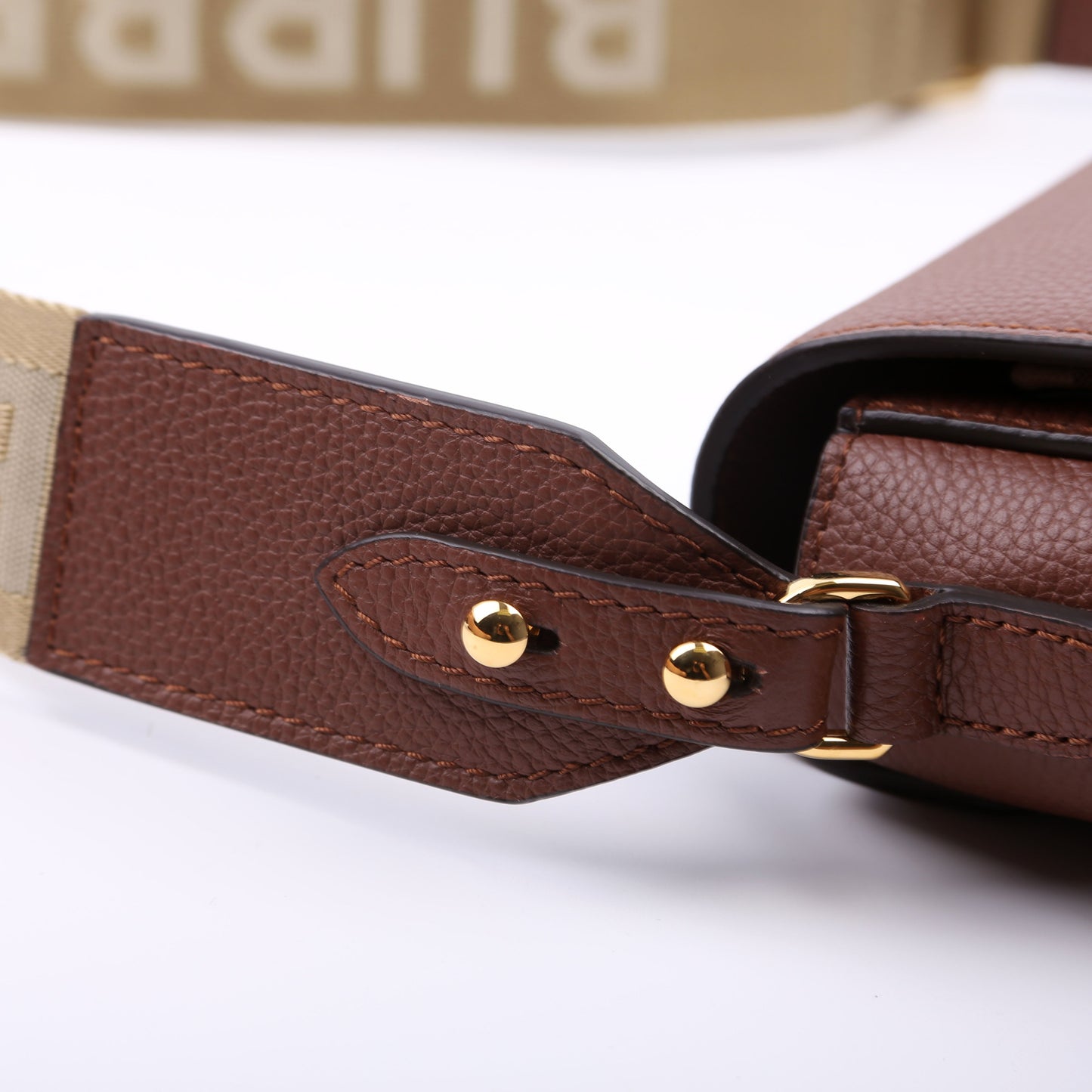 e Crossbody Vintage Check Medium Brown