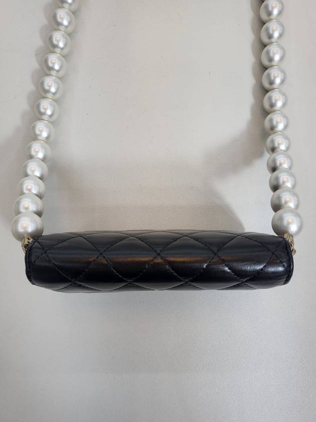Pearl chain mini silver cross bag 31st unit AP1898 Chanel