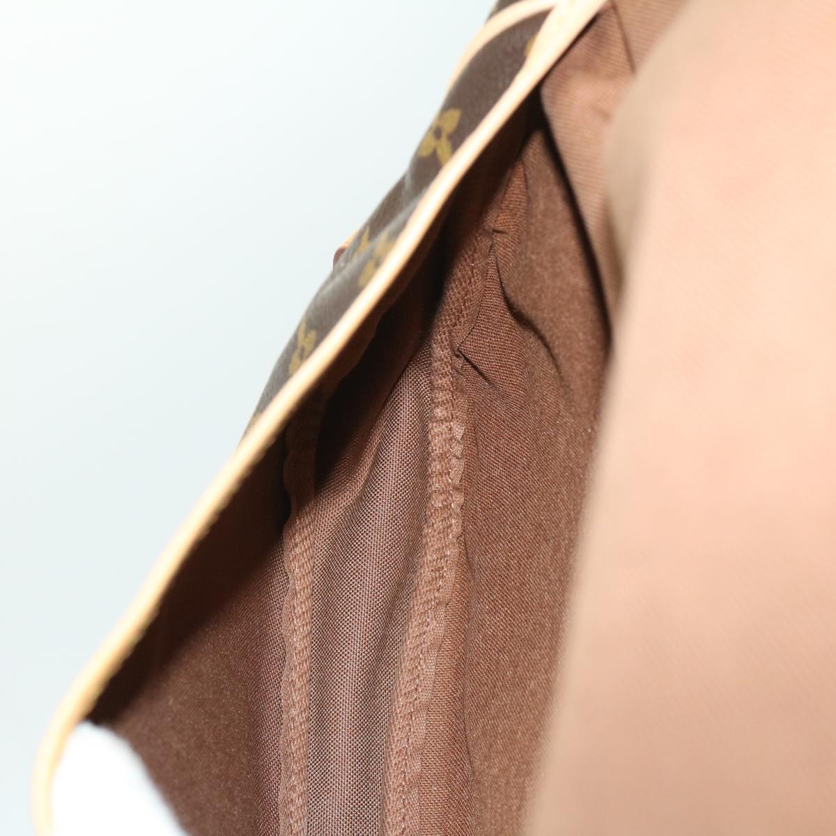 Louis Vuitton Saumur 35 Shoulder Bag