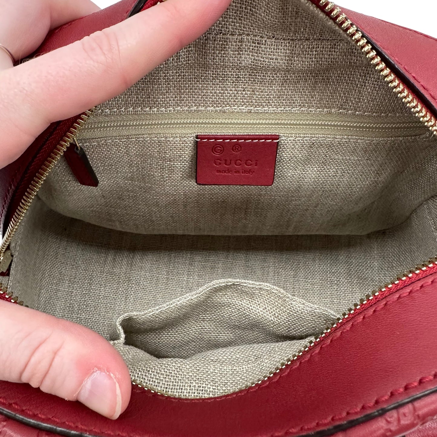 Crossbody Luxury Designer By Gucci  Size: Small