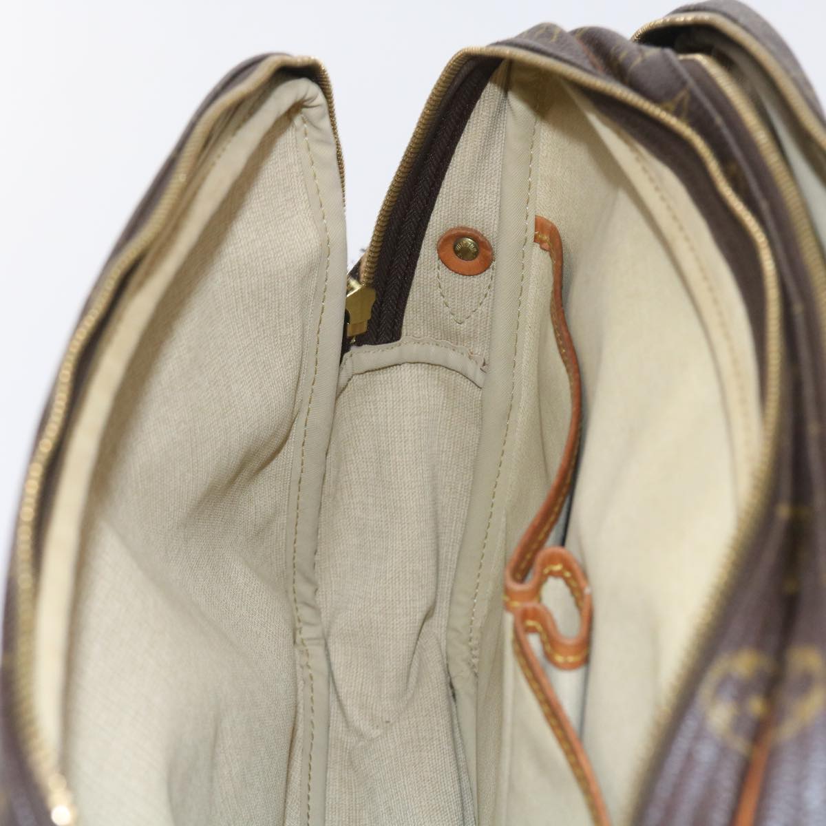 LOUIS VUITTON Reporter Shoulder Bag