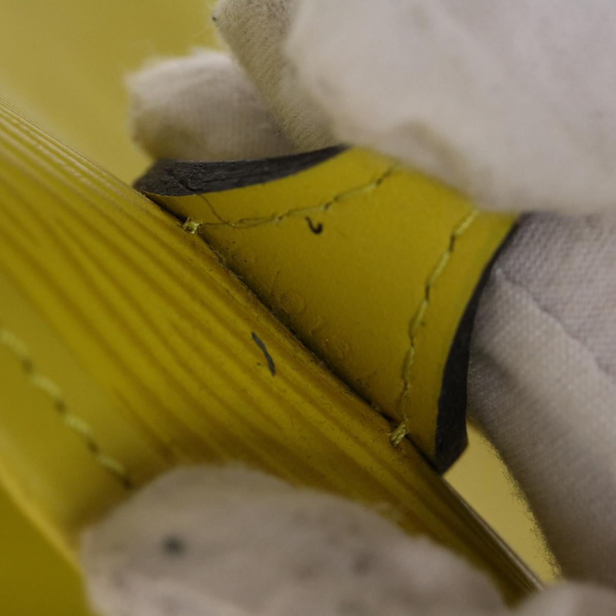 LOUIS VUITTON Neverfull MM Tote