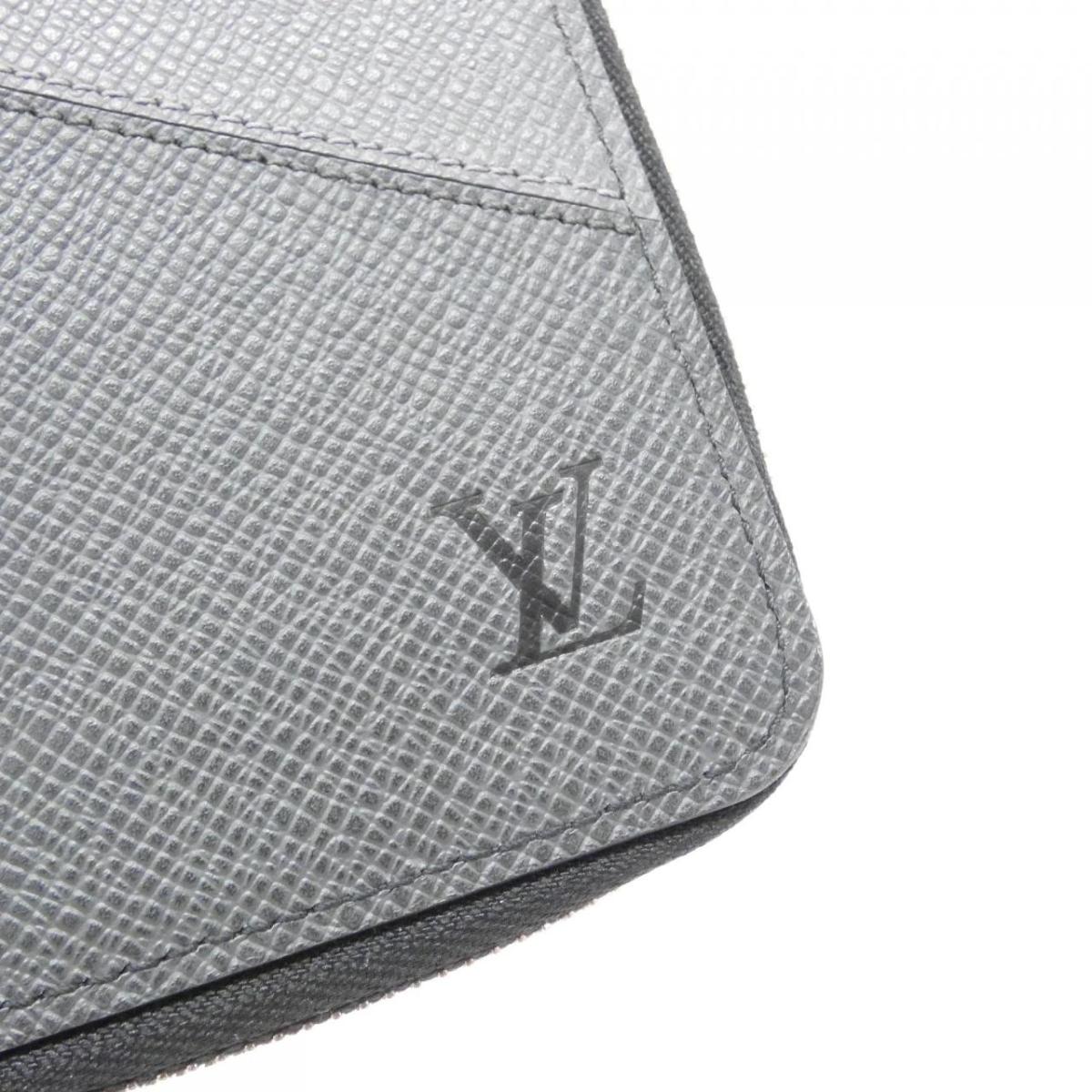 Louis Vuitton Taiga Zippy Wallet M30731 Vertical Wallet