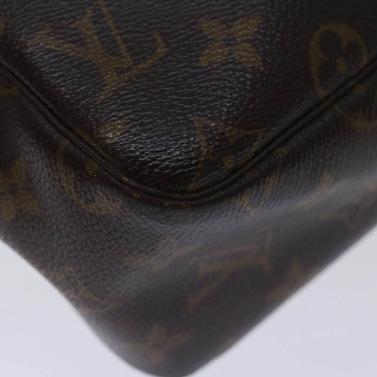 LOUIS VUITTON Trousse de Toilette Clutch Bag