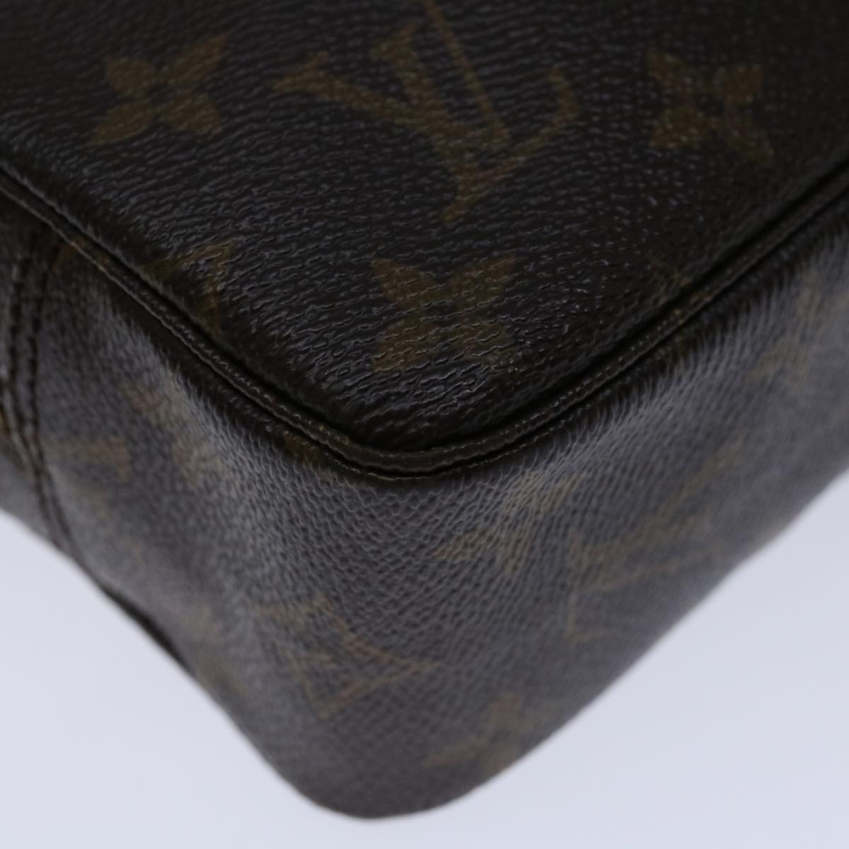 LOUIS VUITTON Trousse de Toilette Clutch Bag