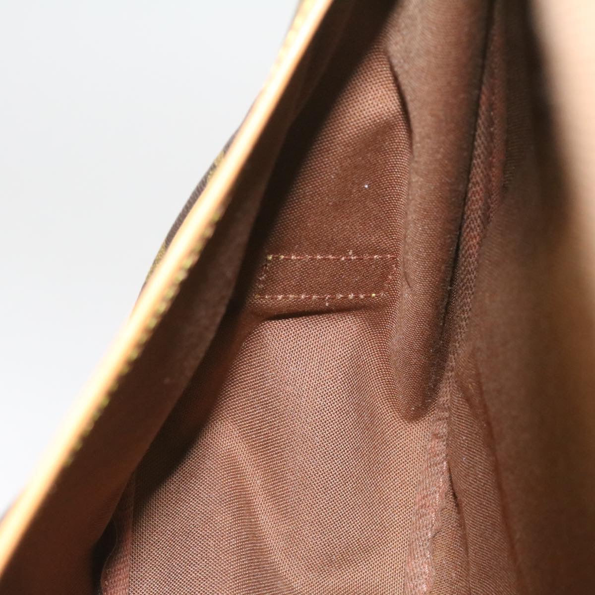 Louis Vuitton Saumur 35 Shoulder Bag