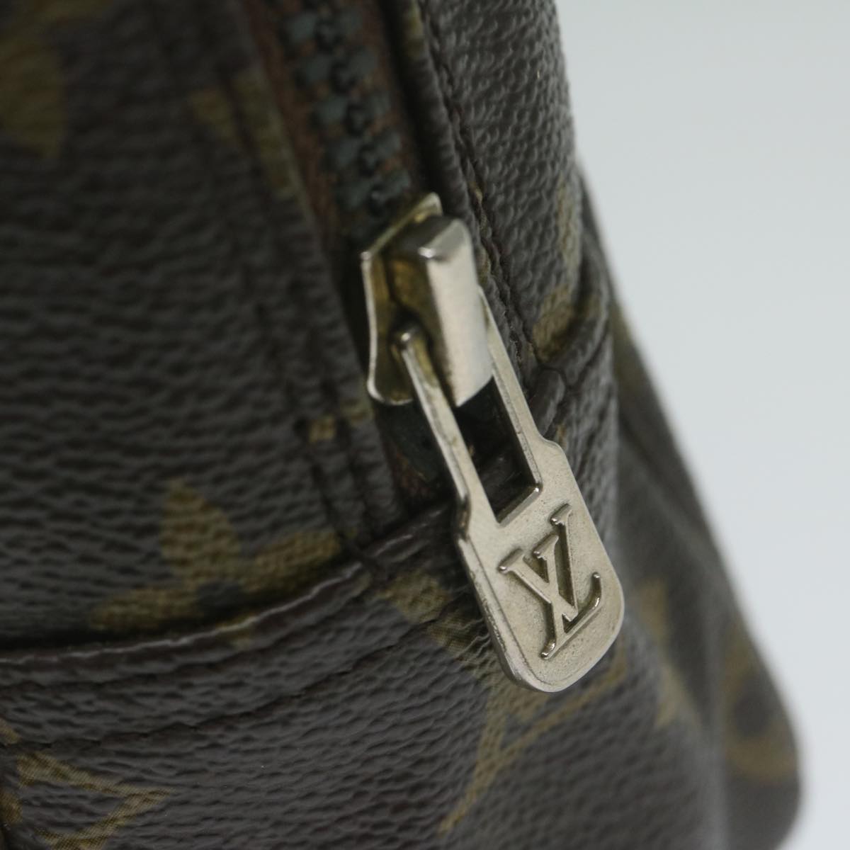 LOUIS VUITTON Trousse de Toilette Clutch Bag