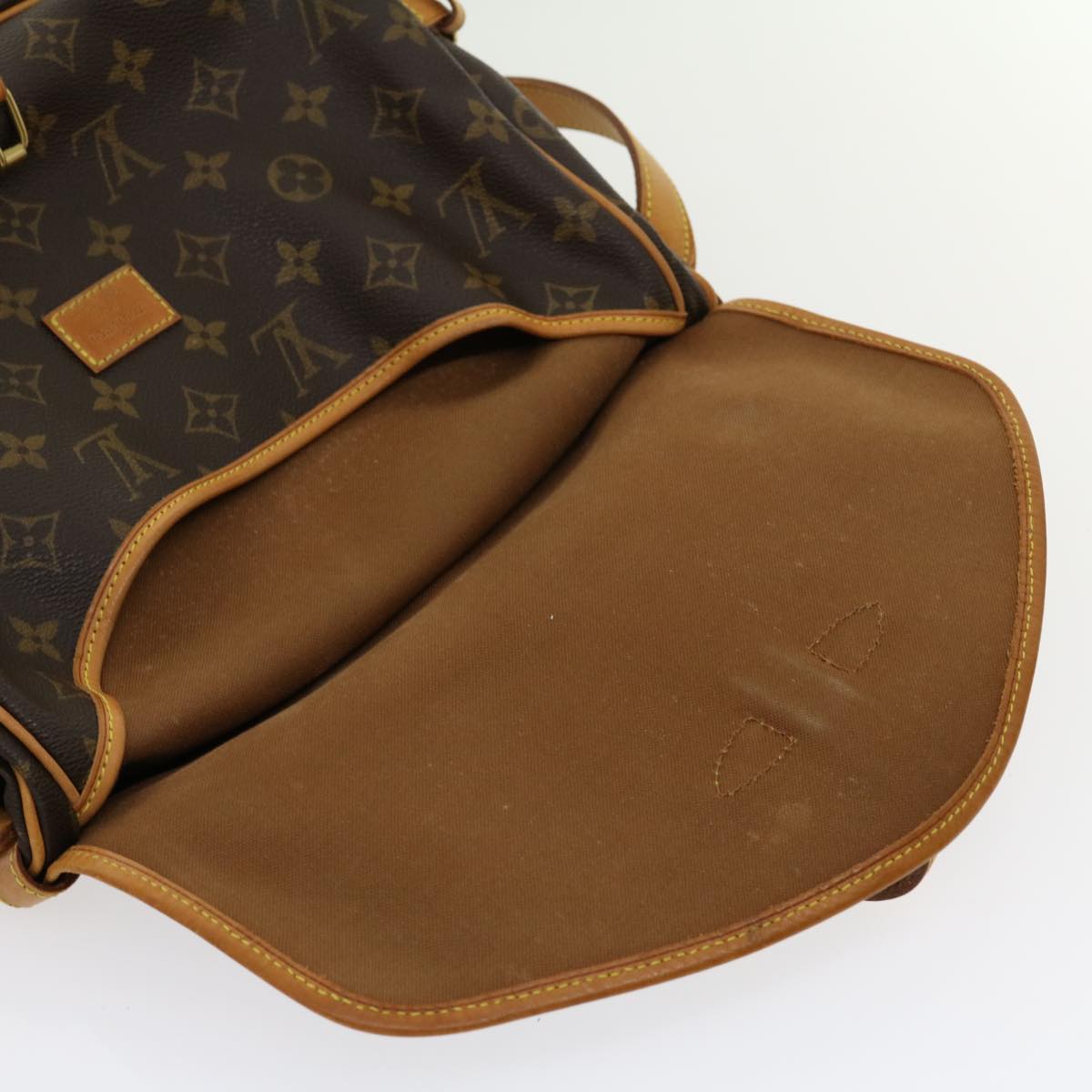 Louis Vuitton Saumur 30 Shoulder Bag
