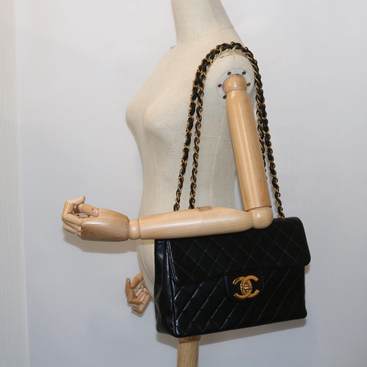 CHANEL Shoulder Bag