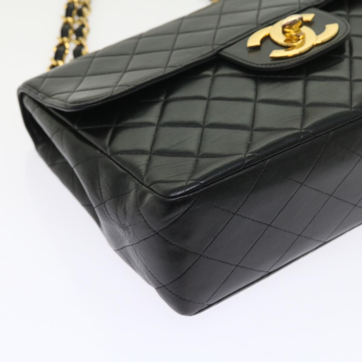 CHANEL Shoulder Bag