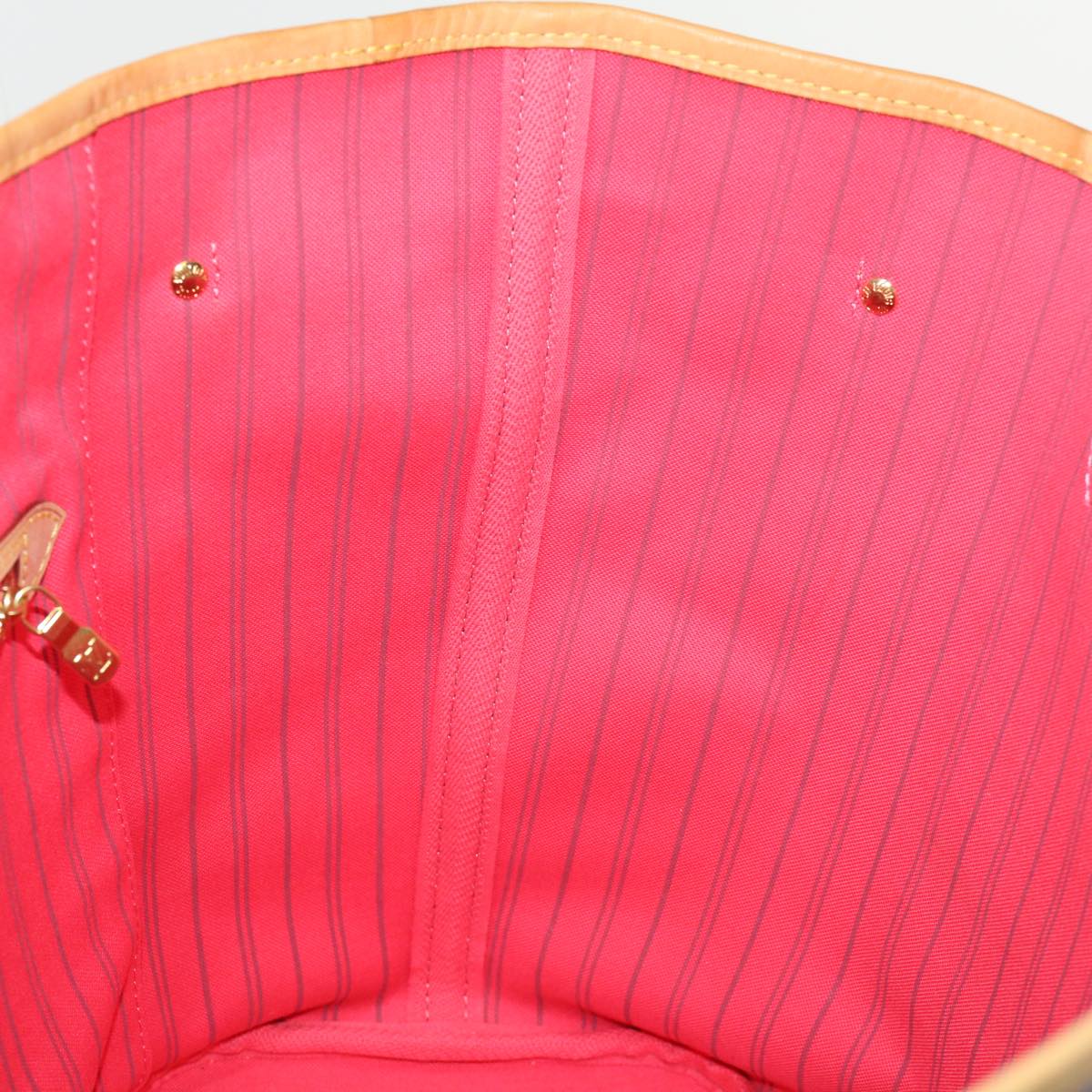 LOUIS VUITTON Neverfull MM Tote